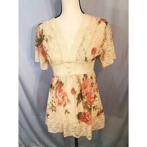 Pretty Good; Beige lace top with roses